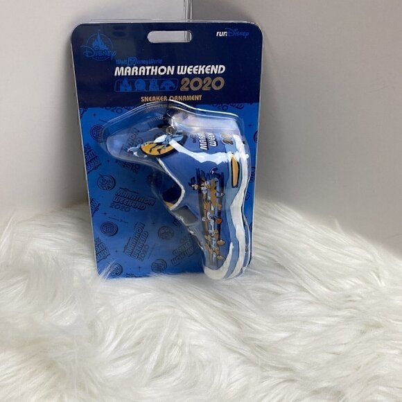NEW DISNEY PARKS 2020 Run Disney Marathon Weekend Ornament - Picture 1 of 8
